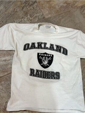 NFL Oakland Raiders White and Black men’s large Short Sleeve Tee